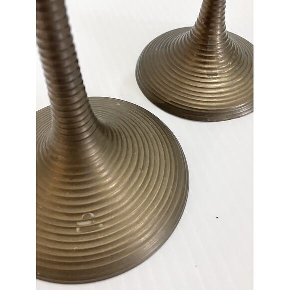 Vtg Mid Century Brass Candlestick Holders Ribbed Texture Goblet Pair 7” & 5” - Picture 5 of 6